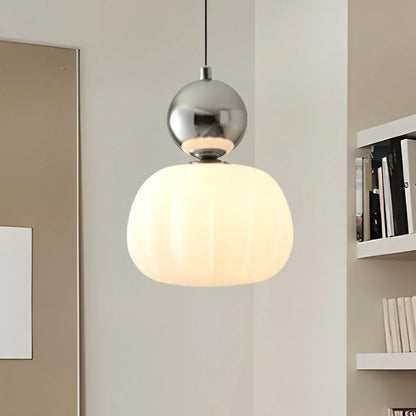 Suspension Globe Crème pour Intérieurs Élégants Ceiling Lamp Electro Paris Une Tête Argent