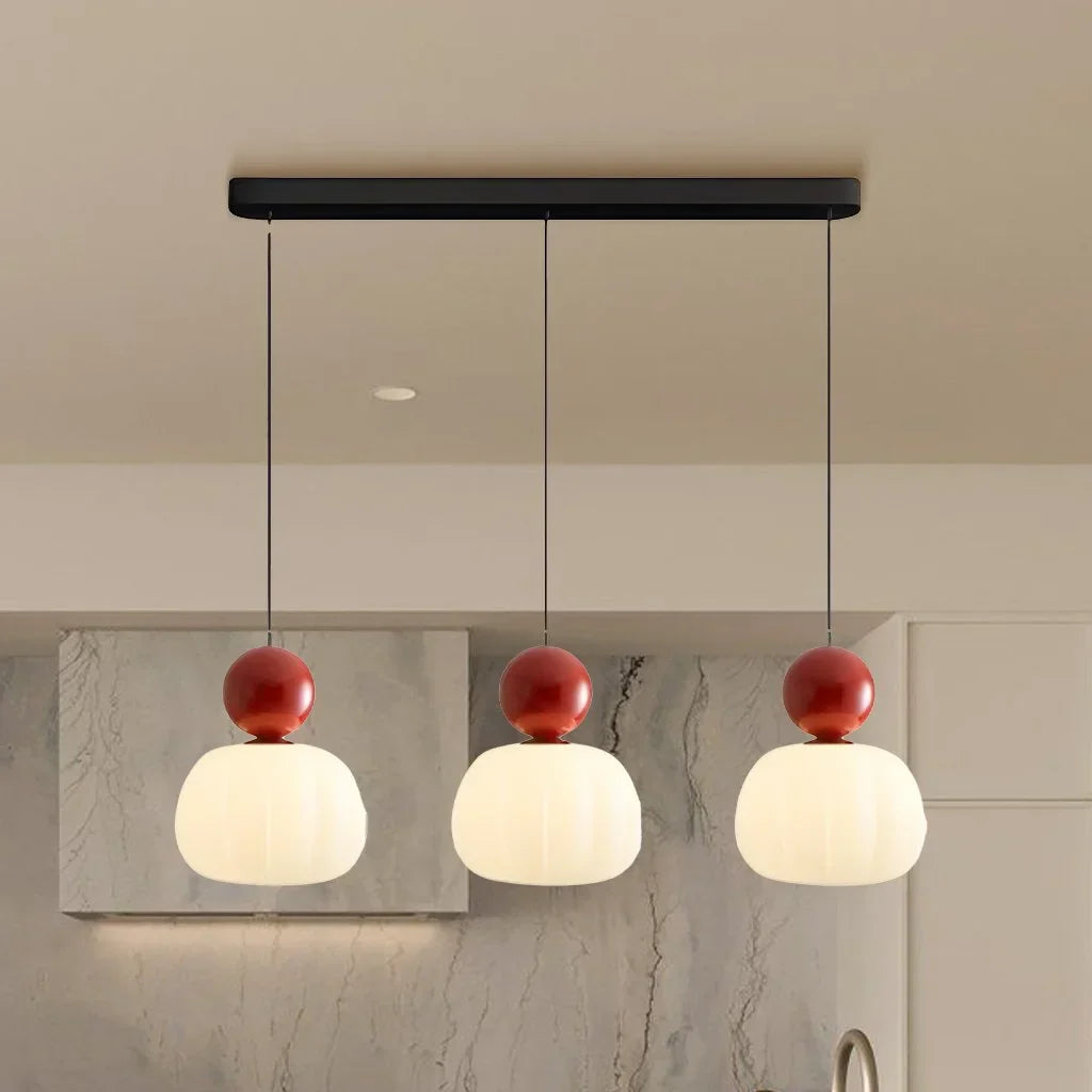 Suspension Globe Crème pour Intérieurs Élégants Ceiling Lamp Electro Paris Trois Têtes Rouge