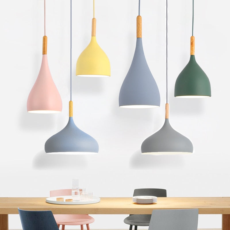 Suspension LED Métal Coloré – Abat-Jour Bois Scandinave Ajustable, E27, 150 cm Éclairage Electro Paris