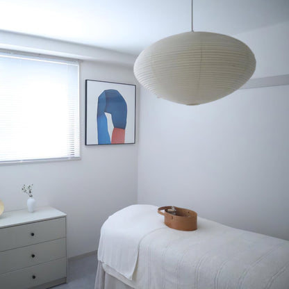 Suspension en Papier de Riz Sculptée pour une Lueur Apaisante Ceiling Lamp Electro Paris