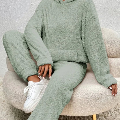 Ensemble de Tenue d’Intérieur en Molleton Teddy pour Femme – Hoodie Douillet et Pantalon pour un Confort Ultime Loungewear Set Electro Paris