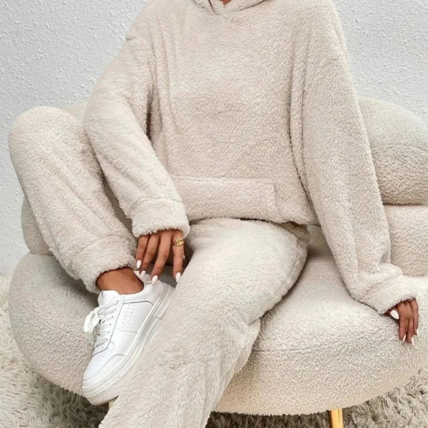 Ensemble de Tenue d’Intérieur en Molleton Teddy pour Femme – Hoodie Douillet et Pantalon pour un Confort Ultime Loungewear Set Electro Paris Beige XS