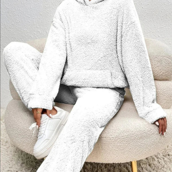 Ensemble de Tenue d’Intérieur en Molleton Teddy pour Femme – Hoodie Douillet et Pantalon pour un Confort Ultime Loungewear Set Electro Paris