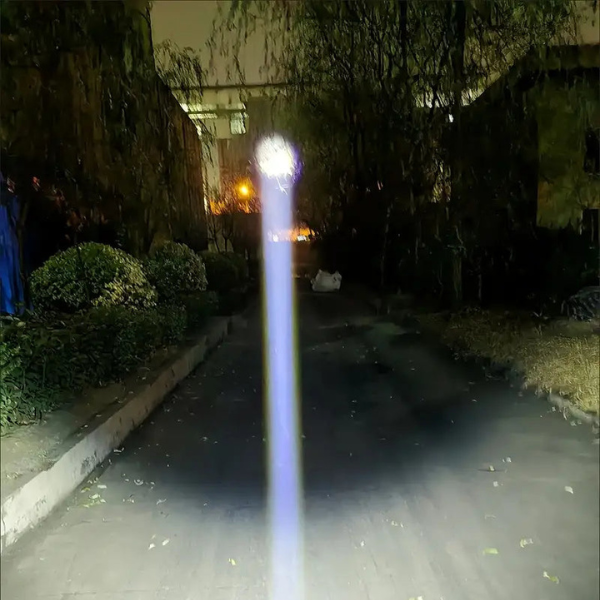 Lampe de Poche Tactique Haute Puissance pour Camping – Torche LED Rechargeable et Zoomable Éclairage Electro Paris