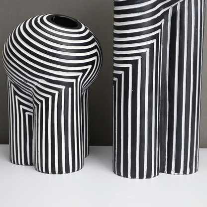 Vase en Céramique Rayé Noir et Blanc – Élégance Moderne pour la Maison Vases Electro Paris