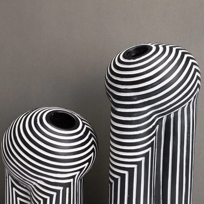 Vase en Céramique Rayé Noir et Blanc – Élégance Moderne pour la Maison Vases Electro Paris