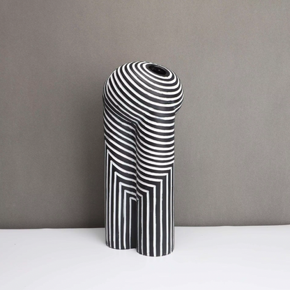 Vase en Céramique Rayé Noir et Blanc – Élégance Moderne pour la Maison Vases Electro Paris Grand