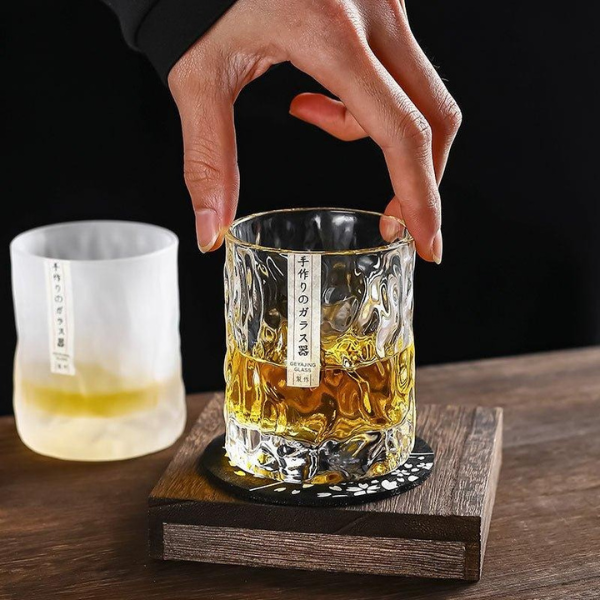 Verre à Whisky Sculpté à la Main – Design Élégant avec Coffret en Bois Naczynia do picia Electro Paris