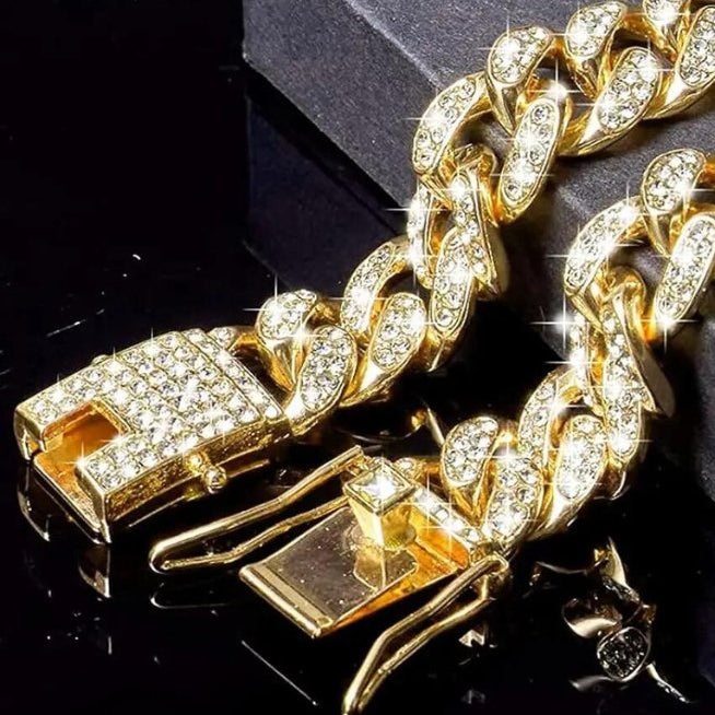 Collier de Chien Doré – Accessoire de Luxe avec Diamants en Zircone Étincelants Dog Gold Chain Collar Electro Paris