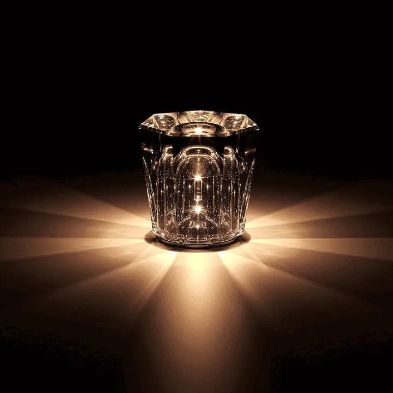 Lampe de table en verre cristal à l'éclat sculpté Table Lamp Electro Paris