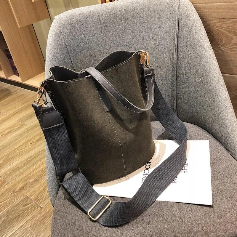 Sac à Épaule en Cuir Élégant pour Femme – Style Classique et Intemporel women bags Electro Paris Gris