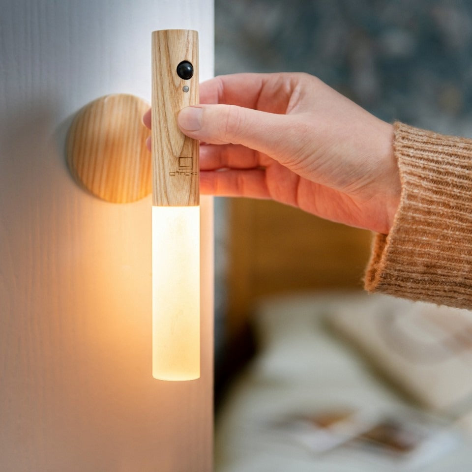 Lampe de Nuit en Bois Sans Fil avec Détecteur de Mouvement – Rechargeable USB Applique murale Electro Paris Marron clair