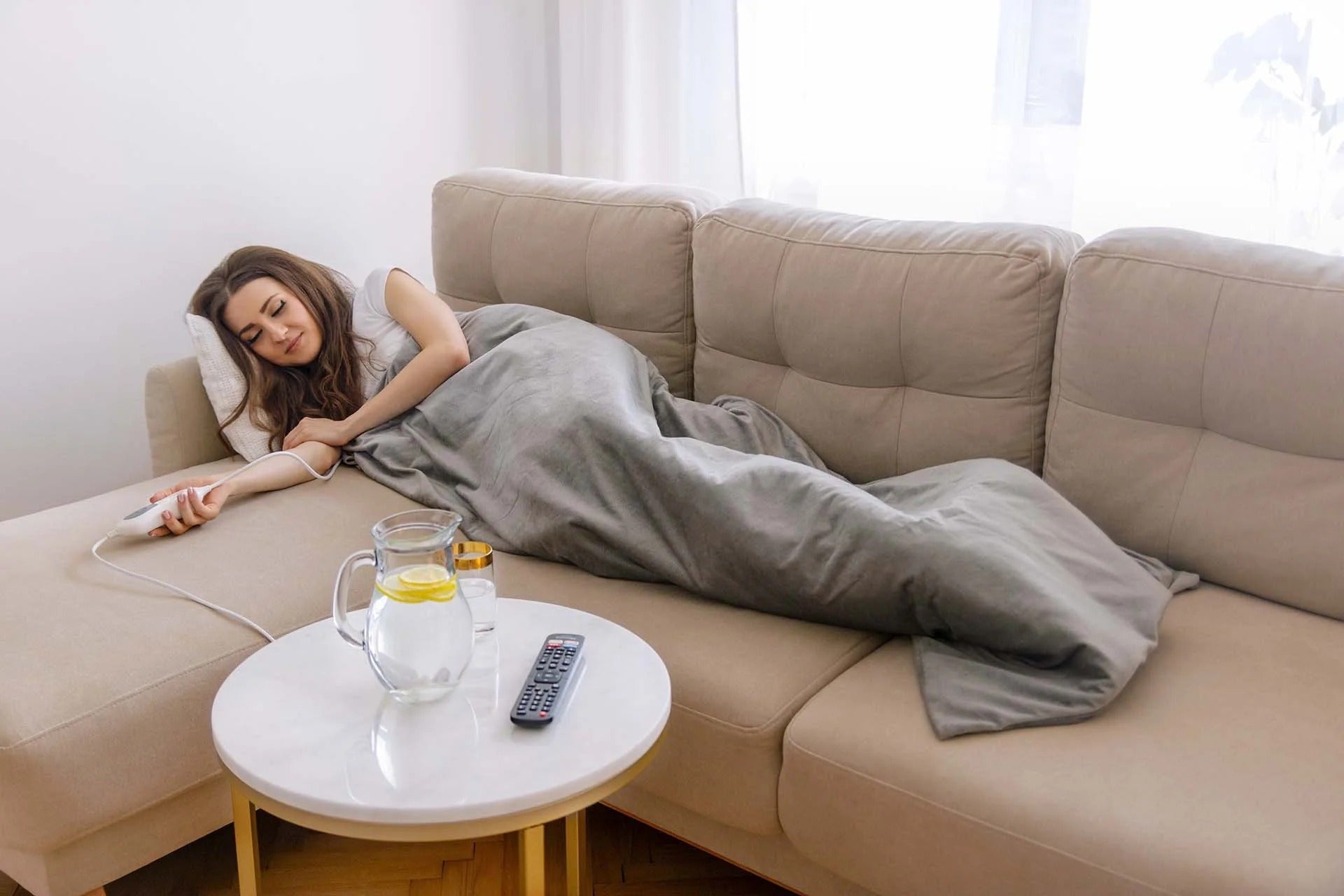 Lunettes De Soleil Classiques Avec Verres Noirs Profonds Et Monture Dorée Élégante Pour Protection UV Complète Sunglasses Electro Paris