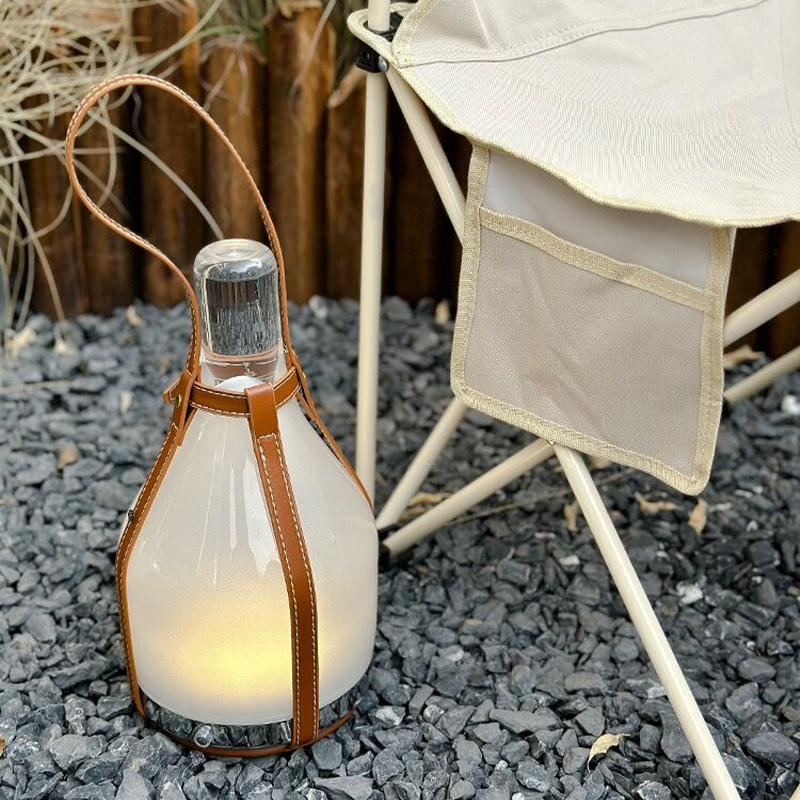 Lampe De Table En Verre Givré Moderne Avec Courroie En Cuir Pour Ambiances Élégantes Table Lamps Electro Paris
