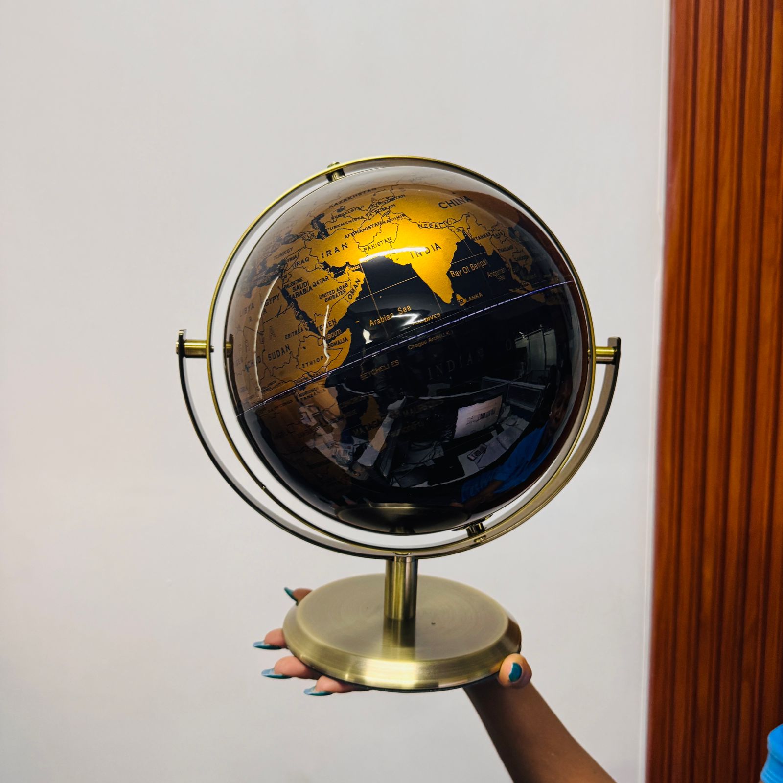 Globe Rotatif De Décoration Pour Bureau, Salon Ou Étude Avec Design Noir Et Bronze Élégant Globe Electro Paris